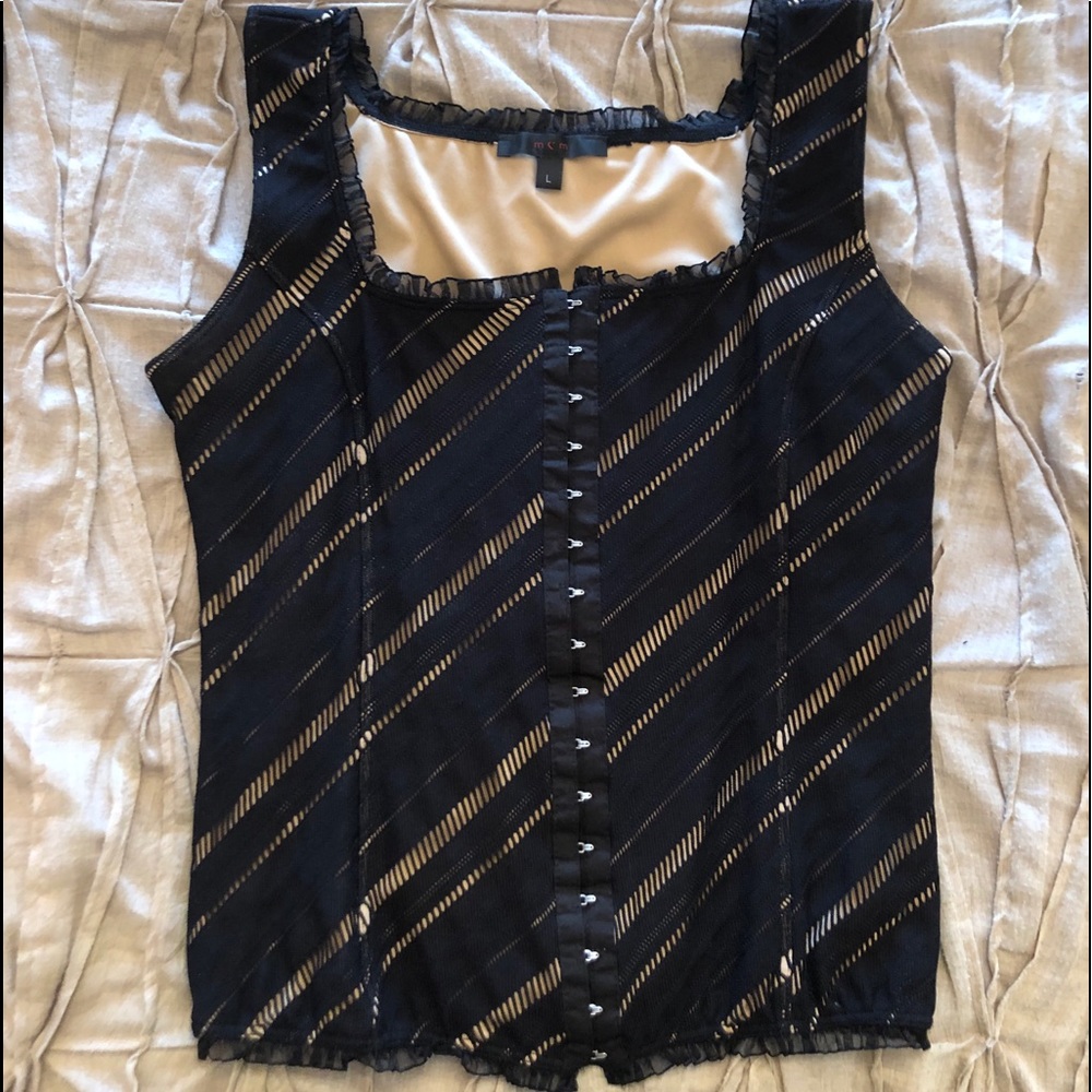 Flattering Top Slender Design - image 1